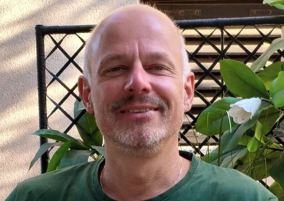 Portrait von Stephan Reus, Gründer von aufrechtundfertig, Physiotherapeut